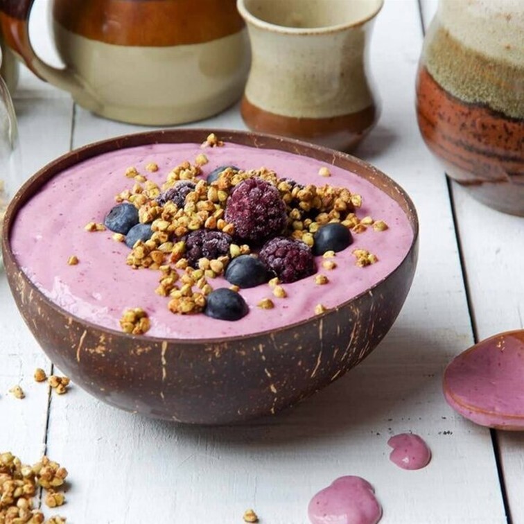 Blackberry and Zucchini Kefir Smoothie Bowl